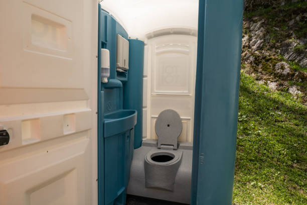 Best Restroom Trailer for Weddings  in Tok, AK